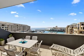 The Penthouse! Beach & Marina views. Free parking - Image 2