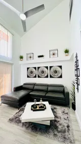 King-Size Townhouse – Minutes to Universal Studios - Image 2