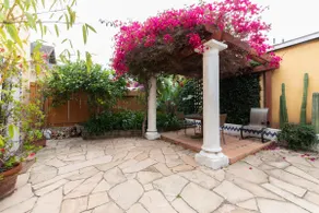 Private quarters , walking distance to the beach. - Image 2