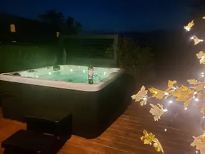 Jacuzzi cottage De Berenshoeve outside and covered - Image 2
