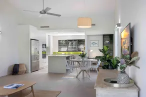 Close to Beach and cafes…family and pet friendly - Image 4