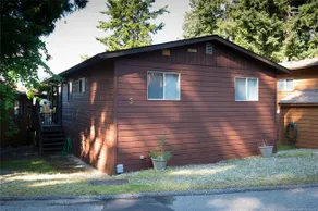 Waterfront cabin on popular Mara Lake in Shuswap. - Image 5