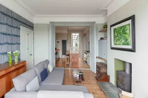 Elegant Seaview Apartment - Image 4