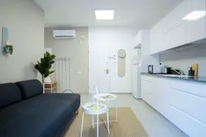 ✸Bright 1BR Apt. 4Min Walk To Market with Private Balcony & 43inch smart tv✸ - Image 3