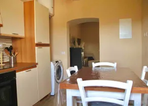 2-bedroom apartment + view of Tuscan hills - Image 4