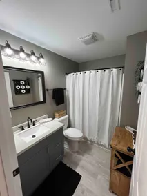 Cozy Modern Home with two stall Garage (Wi-Fi) - Image 5