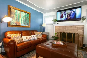 Cozy Downtown Bungalow w/EV, Visit the Sequoias! - Image 4