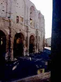 Apartment facing the Arènes - Image 2