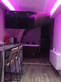 Jacuzzi room - Image 4