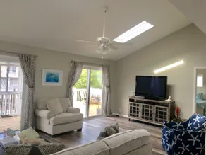 5 Bedroom Canal Cottage - 2 Min Walk To Beach Access - Boat Dock, Hot Tub, Kayak - Image 5