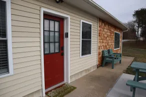 Lakehouse Two Bedroom Unit - The Historic Red Rooster Inn - Image 5