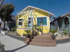 Adorable beach bungalow 2bd/1ba w/private backyard - Image 2