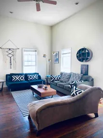 Best Location Artist’s Loft + Free Parking - Image 4