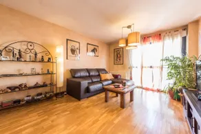 Beautiful downtown apartment with A/C - Image 4