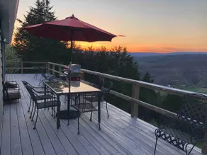 Moondance is perched on a ridge with amazing views - Image 3