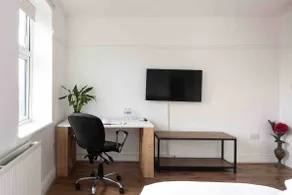 Three Bedrooms Flat Central London-Emirate - Image 3