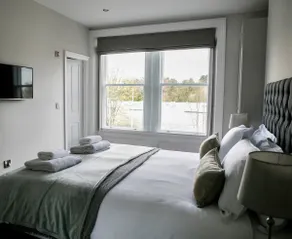 Beautiful Harrogate centre 2 bed with parking - Image 4