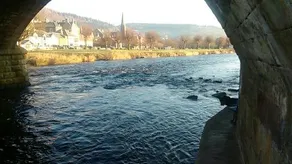 Cómoda almohada ciudad con una vista al río - Image 5