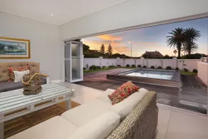 269 on Main Holiday Home - Image 5