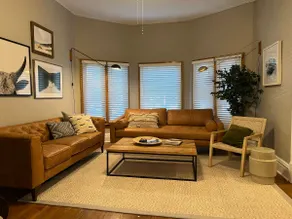 7B 3BA Private Unit in Lincoln Park near Wrigley - Image 3