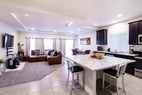 Den Haven 15 Min From DIA 3 En Suite Bedrooms - Image 3