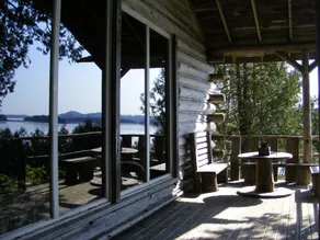 Ocean front log cabin on the Bay of Fundy - Image 4