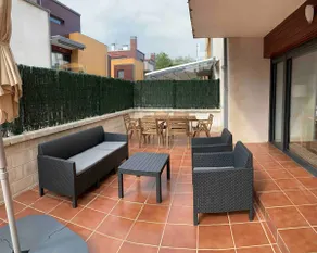 Apt with PRIVATE Garden & Compe Pool - Image 2