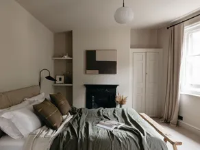 The Curator's Apartment - Spacious 2 Bedrooms - Image 4