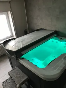 House with private Jacuzzi - Image 2