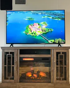 Newly Renovated Lakefront w/ Private Dock,Game Rm - Image 2