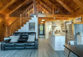 The Cabin/Fully Fenced for Pets/15 miles to RRG - Image 4