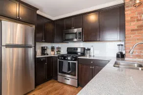 Rennovated Midtown Historic Flat with 2 Full Baths - Image 2
