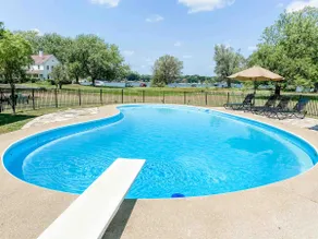 Newly Remodeled in Pistakee Bay on the Chain O' Lakes - Image 2