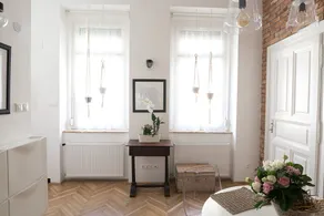 VINTAGE STYLE ”TRABI” APARTMENT IN BUDAPEST - Image 4