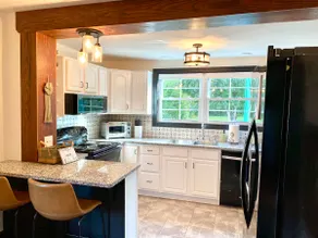 Cheerful & Charming Newly Renovated Cottage - Image 3