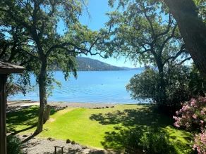 Lakefront Retreat! Beach, Dock, Lawn on Clearlake - Image 2