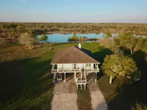 Lakefront Escape – Fishing Pond, Deck & Views - Image 2