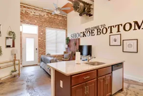 Historic Tobacco Warehouse Loft - Image 3