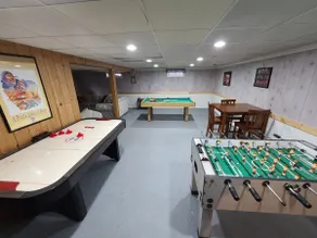 Game Room with a 4 Bedroom House - Image 3