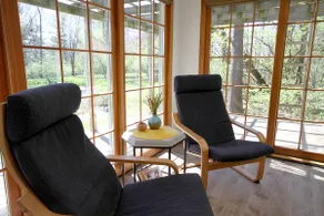 Sun-Splashed Private Cottage 10-min to U of I - Image 3