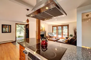 Central Sammamish Home With Private Setting - Image 4