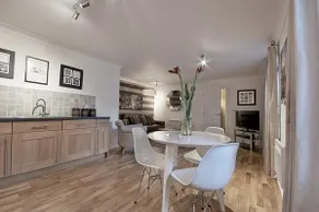 3 bedroom 2 bathroom Central Luxury Apartment - Image 3