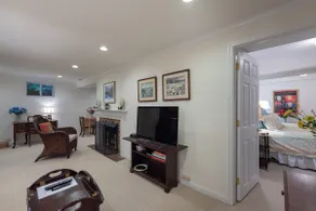 Lg 1bdr apt, walk/bus to NIH, metro, Walter Reed - Image 2