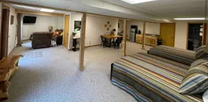 Peaceful guest suite at Fern Creek Retreat - Image 3