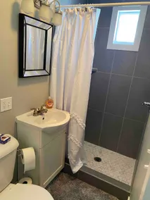Updated 1 Bedroom Home with Laundry and Parking - Image 4