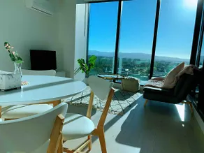 SkyGarden Luxury Apt *View*Pool*Parking - Image 2