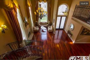 Beautiful spacious home/salt water pool in Encino. - Image 5