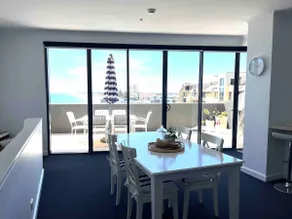 The Penthouse! Beach & Marina views. Free parking - Image 4