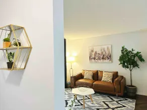 stylish & newly renovated 4BR house with basement - Image 3
