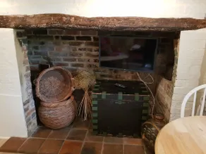 Thatched Grade ll property in Ashford Hill - Image 3